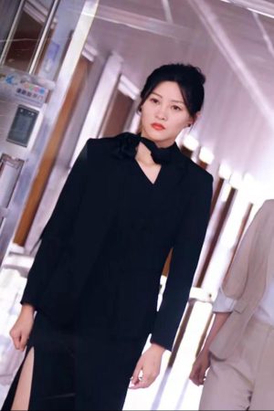 Poster phim Chị Gái Năm Mươi Xinh Đẹp và Ngầu