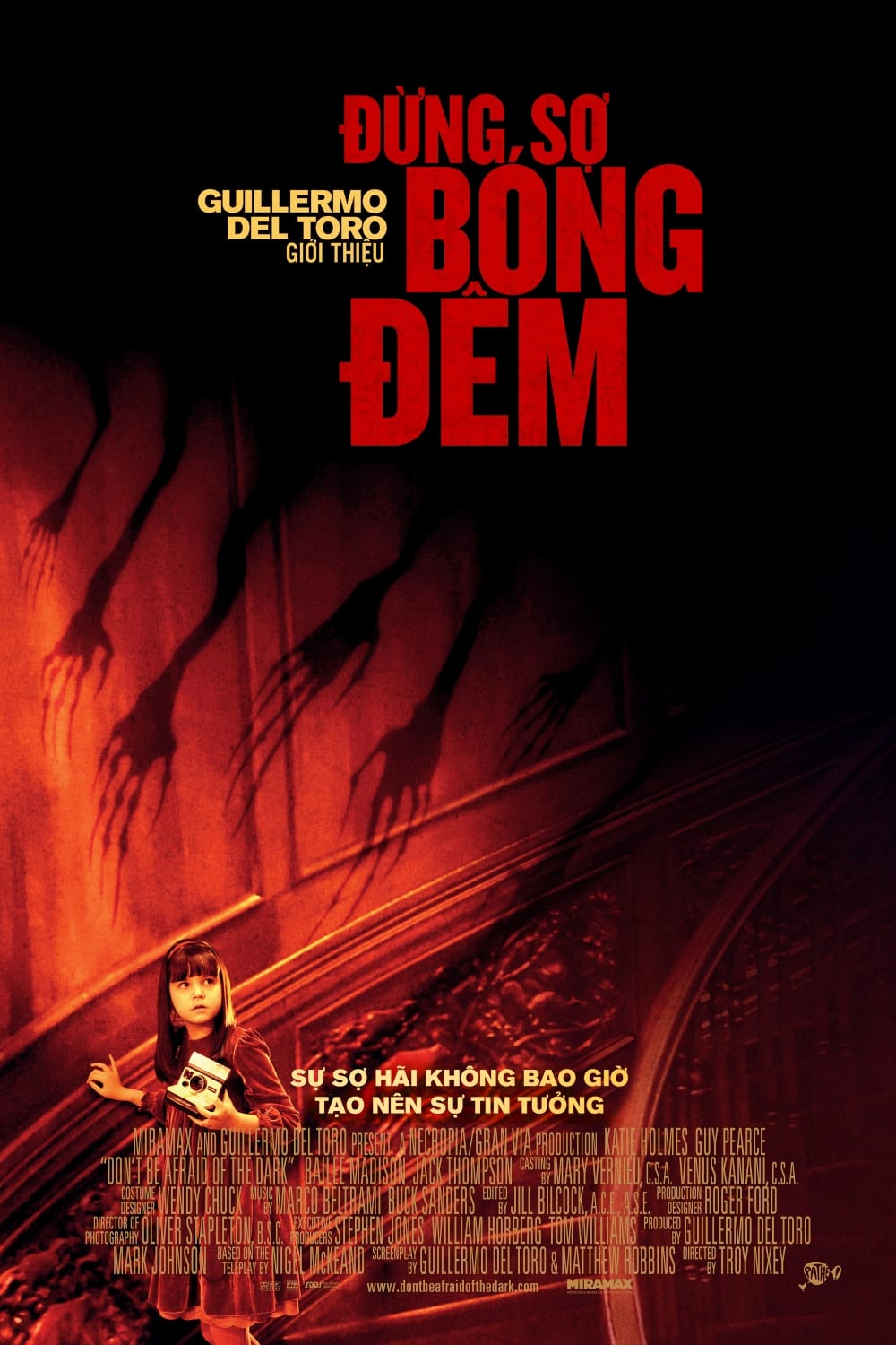 Poster phim Đừng Sợ Bóng Đêm