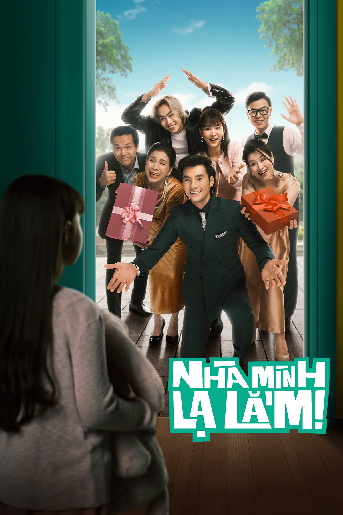 Poster phim Nhà Mình Lạ Lắm