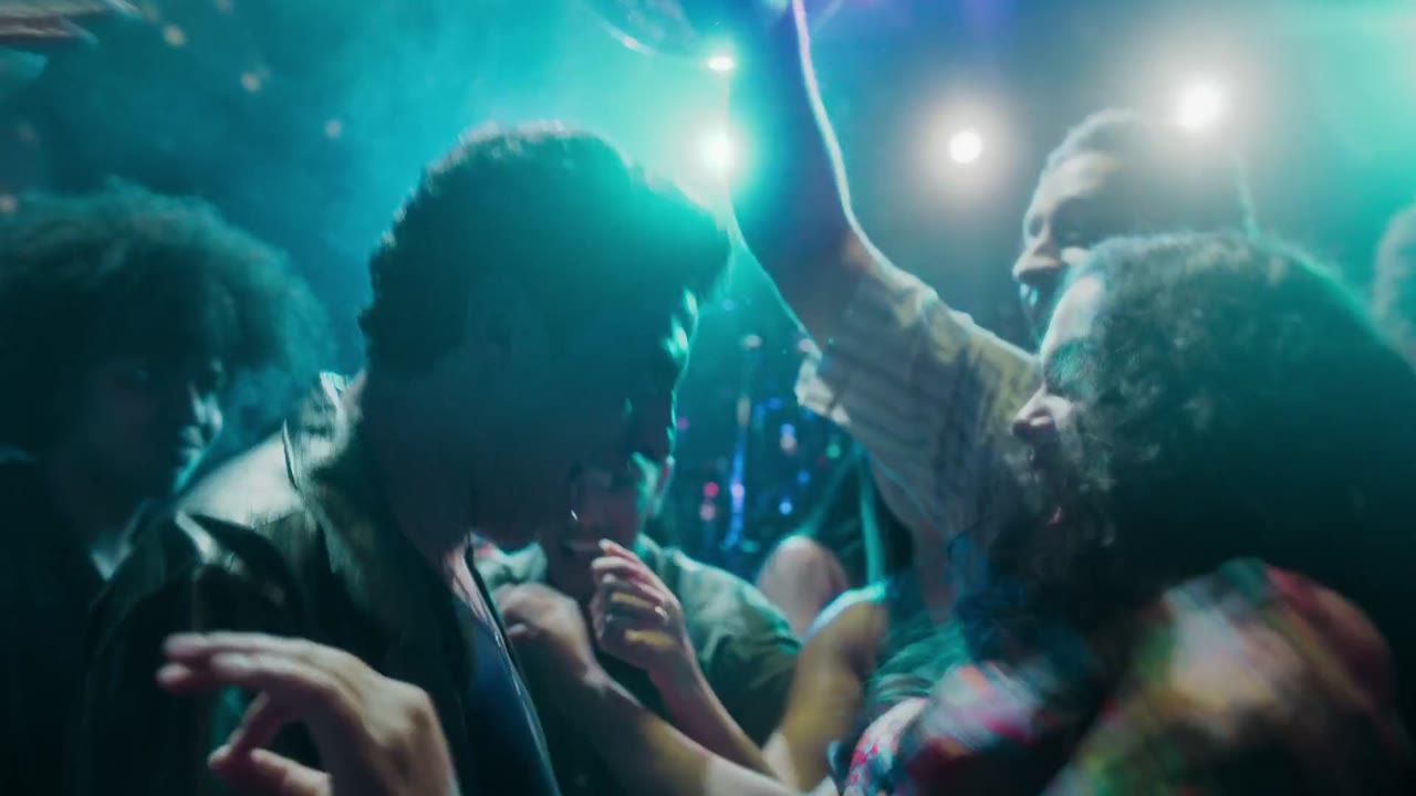Salcedo, Đồ Da Và Boogaloo (Salcedo, cuero y boogaloo) tập 2 cảnh 2