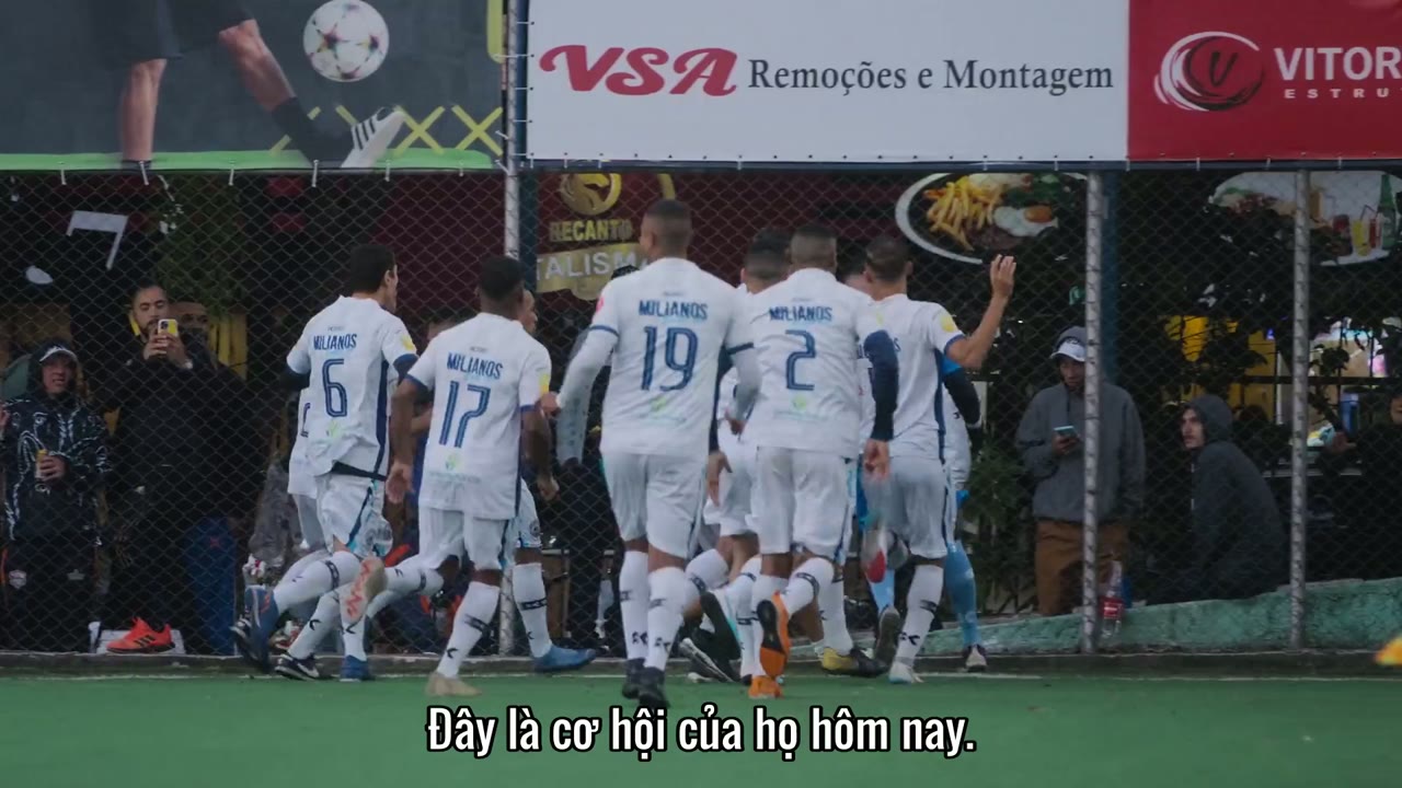 Várzea:  Cái Nôi Của Bóng Đá (Várzea: Onde Nasce o Futebol) tập 1 cảnh 2