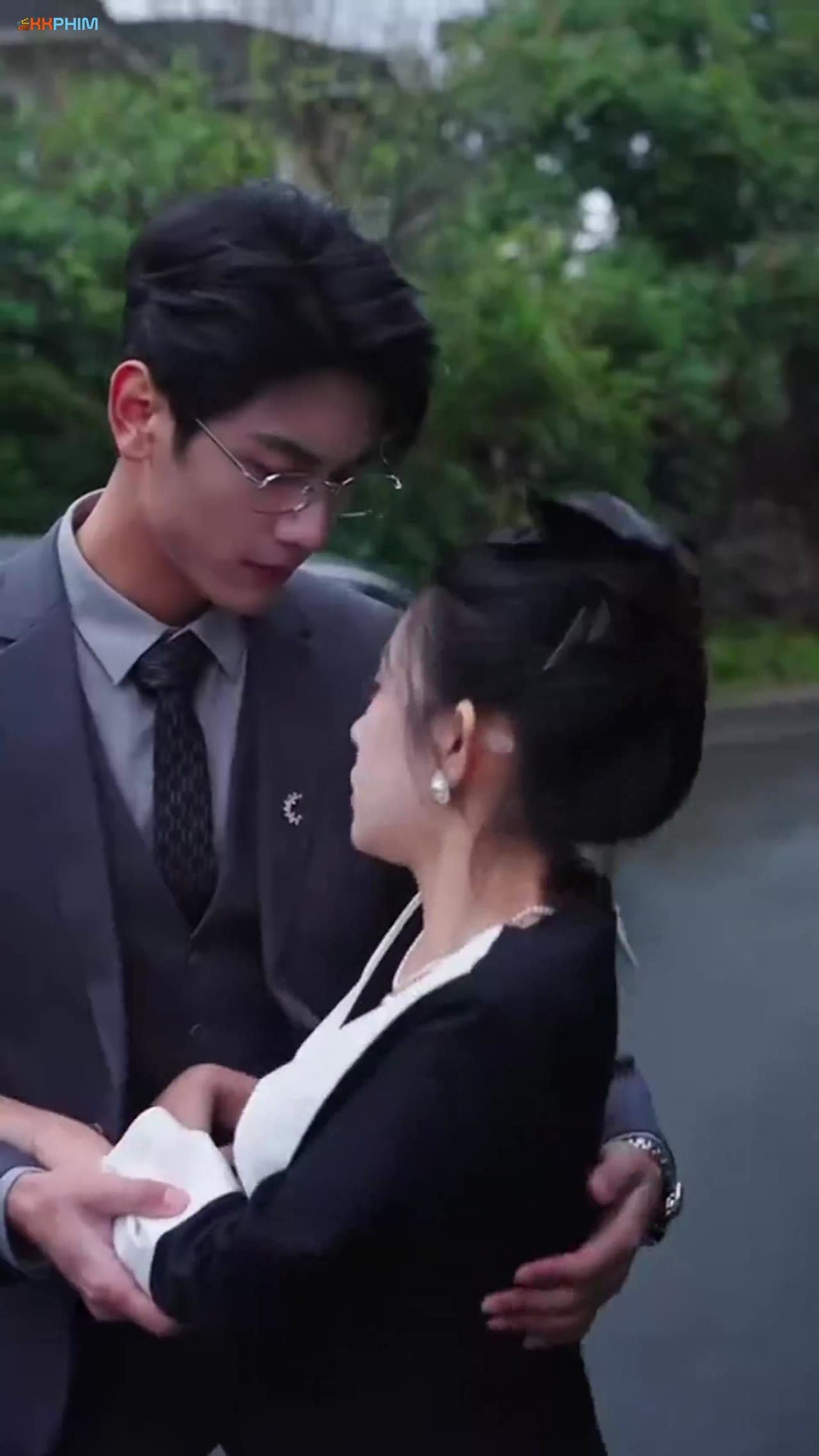Thất Bại Trong Buổi Xem Mắt Tôi Kéo Tổng Tài Đi Kết Hôn Chớp Nhoáng tập 4