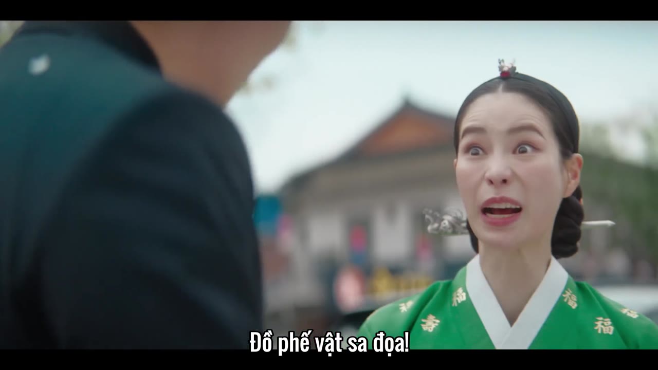 Kẻ Thù Hoàng Gia Của Tôi - cảnh 2
