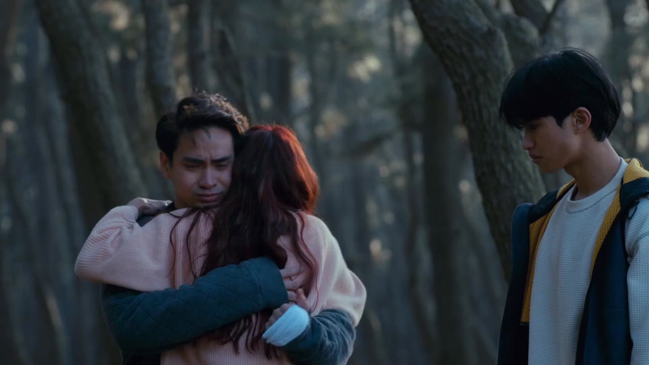 Hold Me Close tập 1 cảnh 3