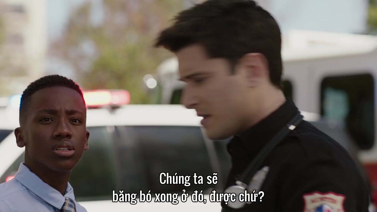 Cuộc Gọi Khẩn Cấp 9-1-1: Ngôi sao đơn độc (Phần 3) tập 13 cảnh 3