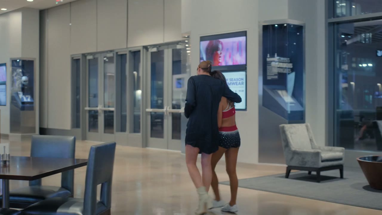 AMERICA'S SWEETHEARTS: Đội Cổ Vũ Dallas Cowboys tập 4 cảnh 3