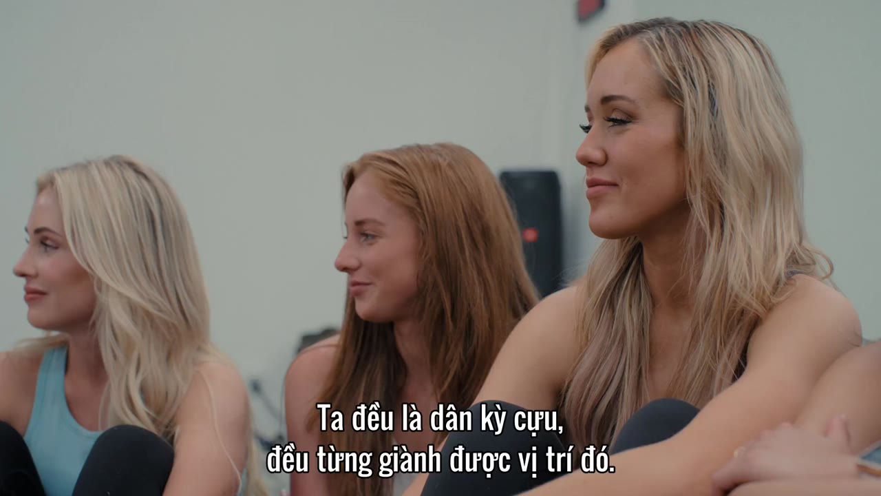 AMERICA’S SWEETHEARTS: Đội Cổ Vũ Dallas Cowboys - cảnh 1