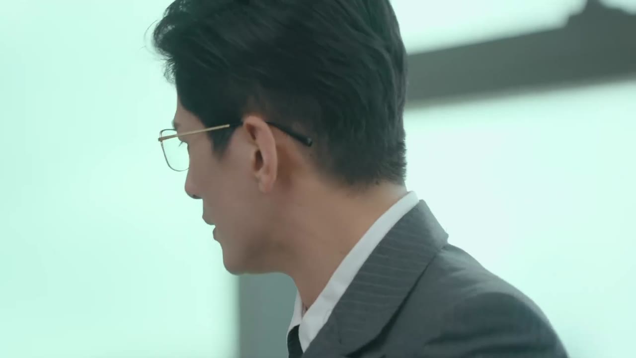 Cô Gái Thân Quen tập 4 cảnh 3