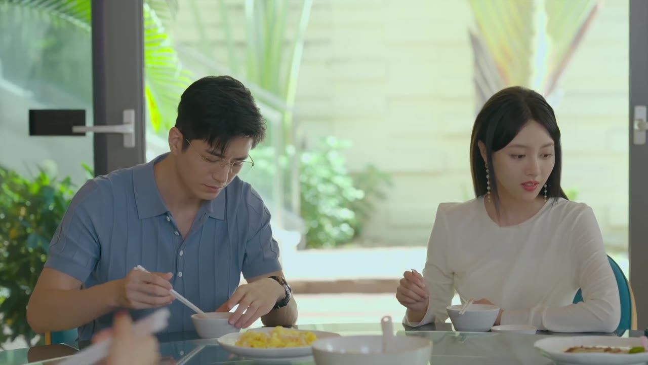 Cô Gái Thân Quen tập 13 cảnh 2