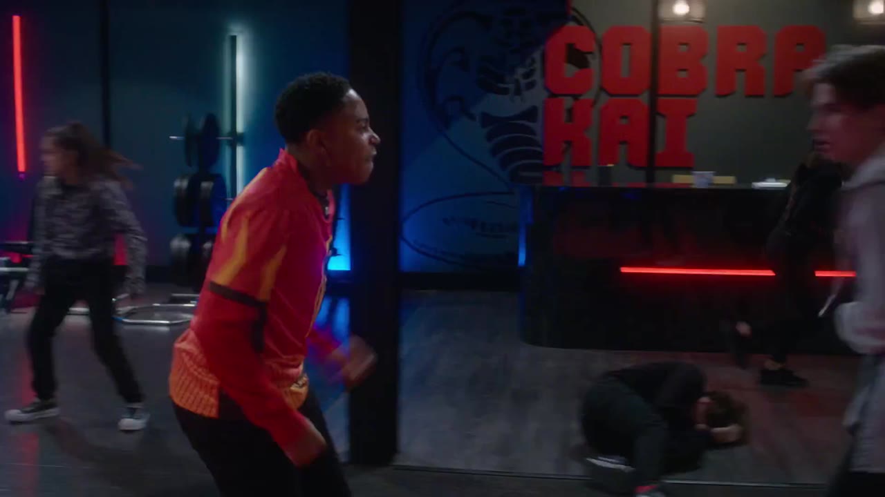 Võ Đường Cobra Kai (Phần 5) tập 10 cảnh 2