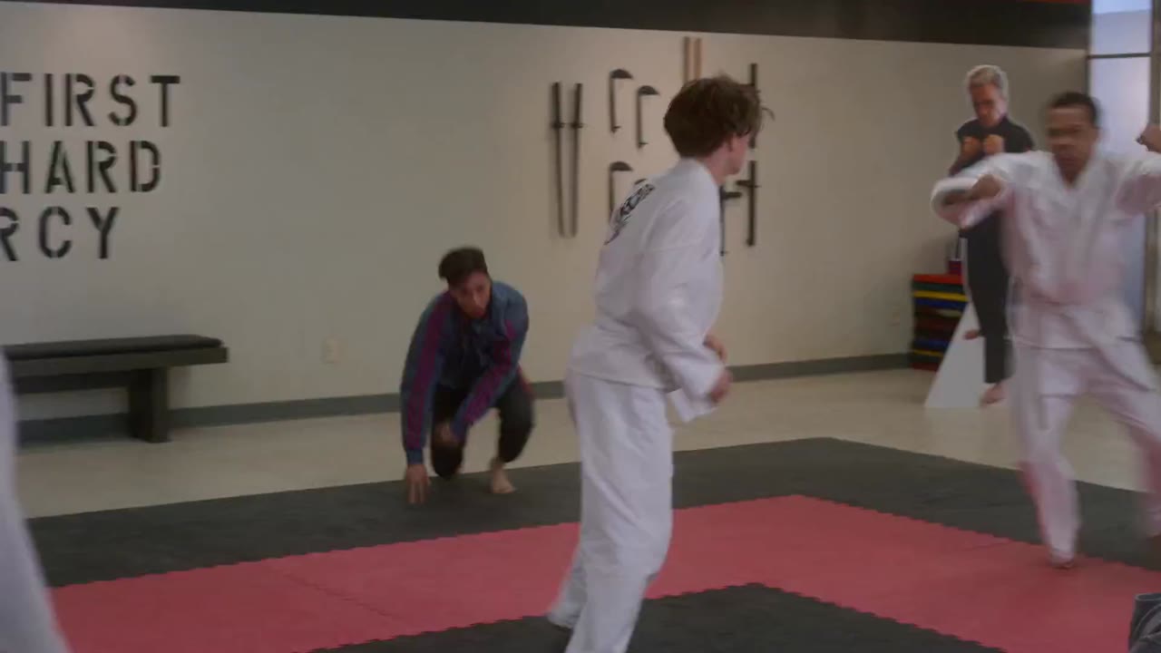 Võ Đường Cobra Kai (Phần 4) tập 1 cảnh 3
