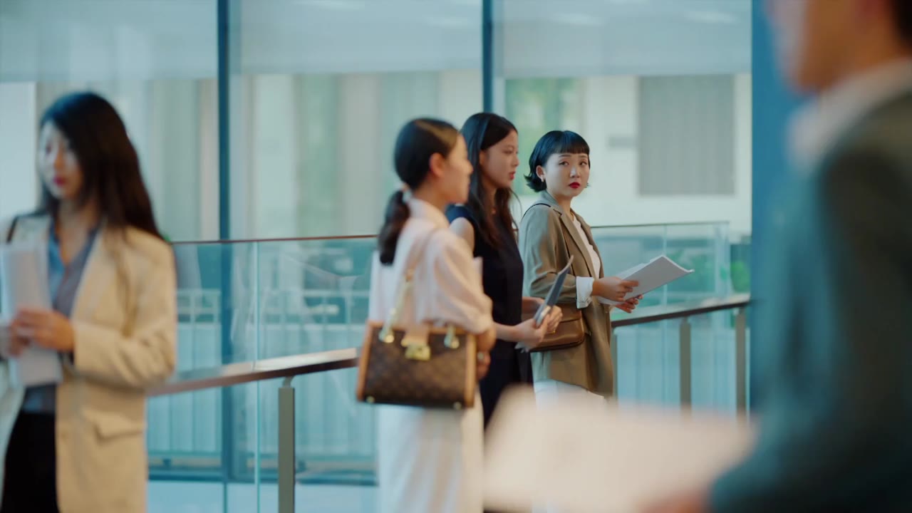 A Year Without a Job tập 7