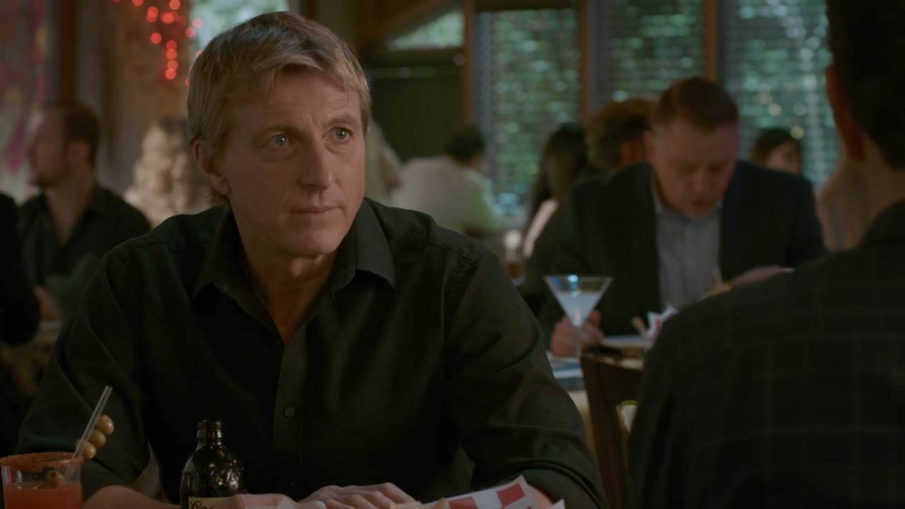 Võ Đường Cobra Kai (Phần 2) tập 9 cảnh 2