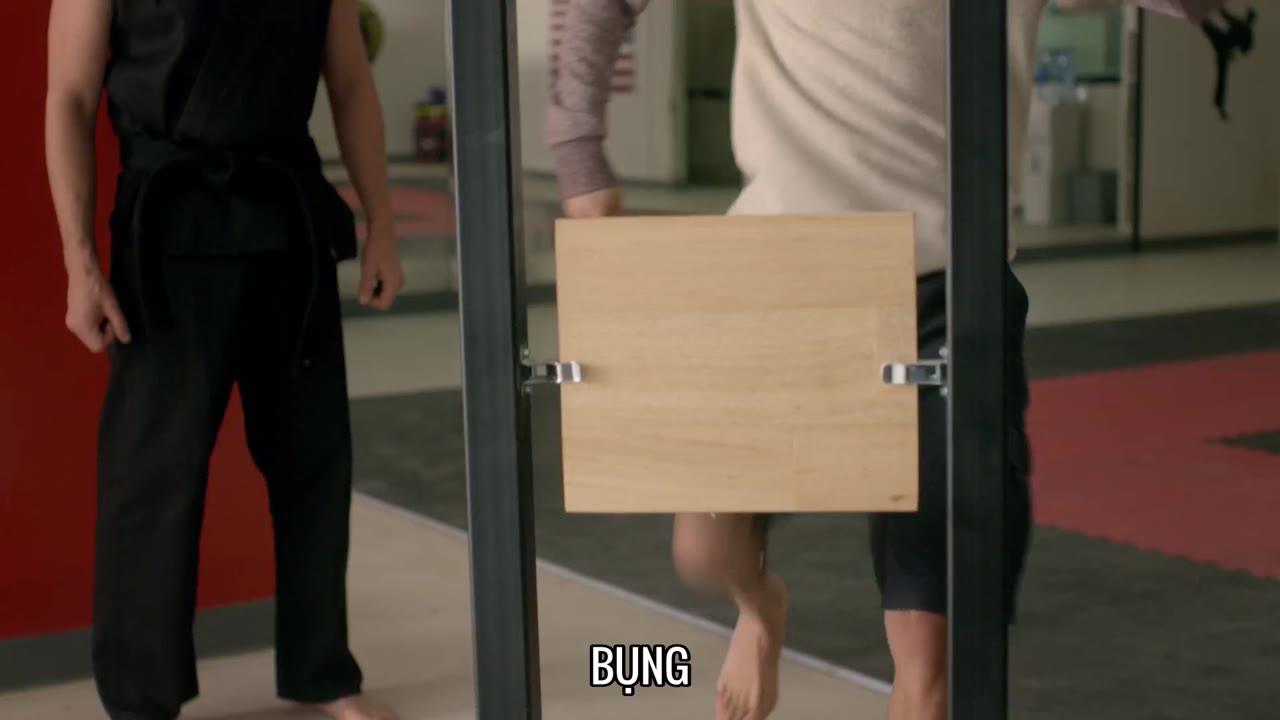 Võ Đường Cobra Kai (Phần 1) tập 3 cảnh 2