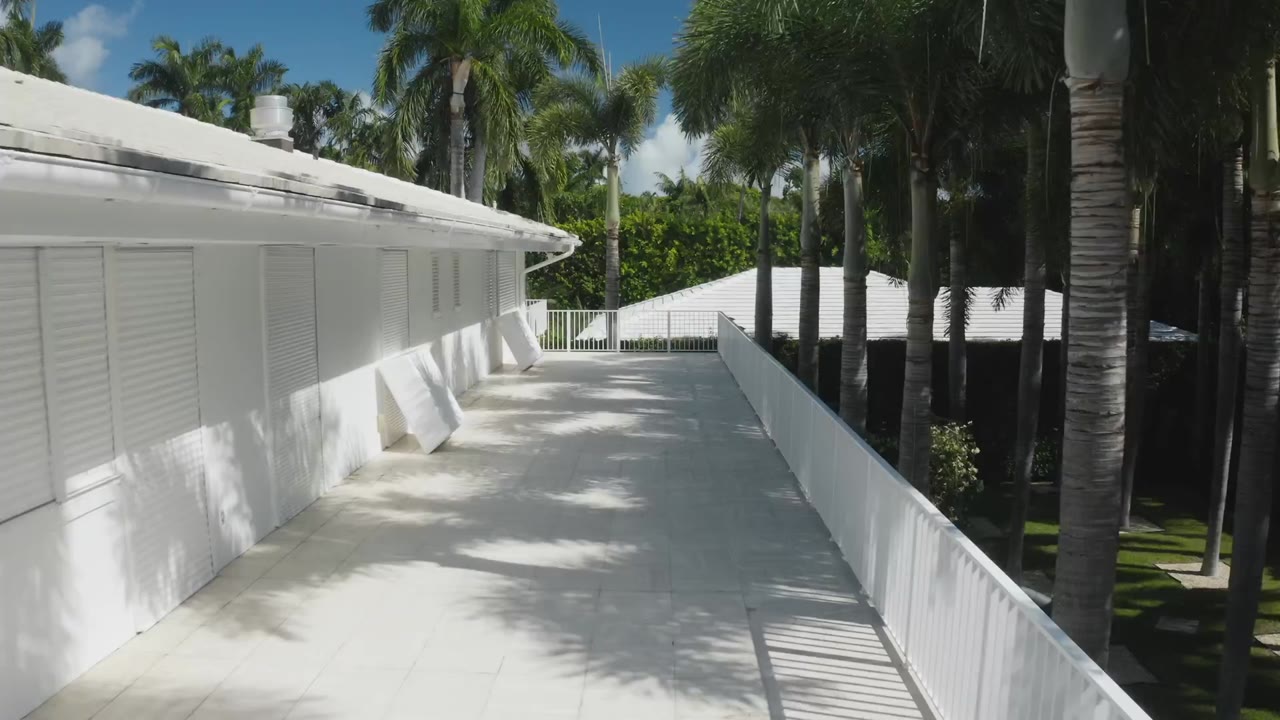 Jeffrey Epstein: Giàu có và đồi bại tập 2