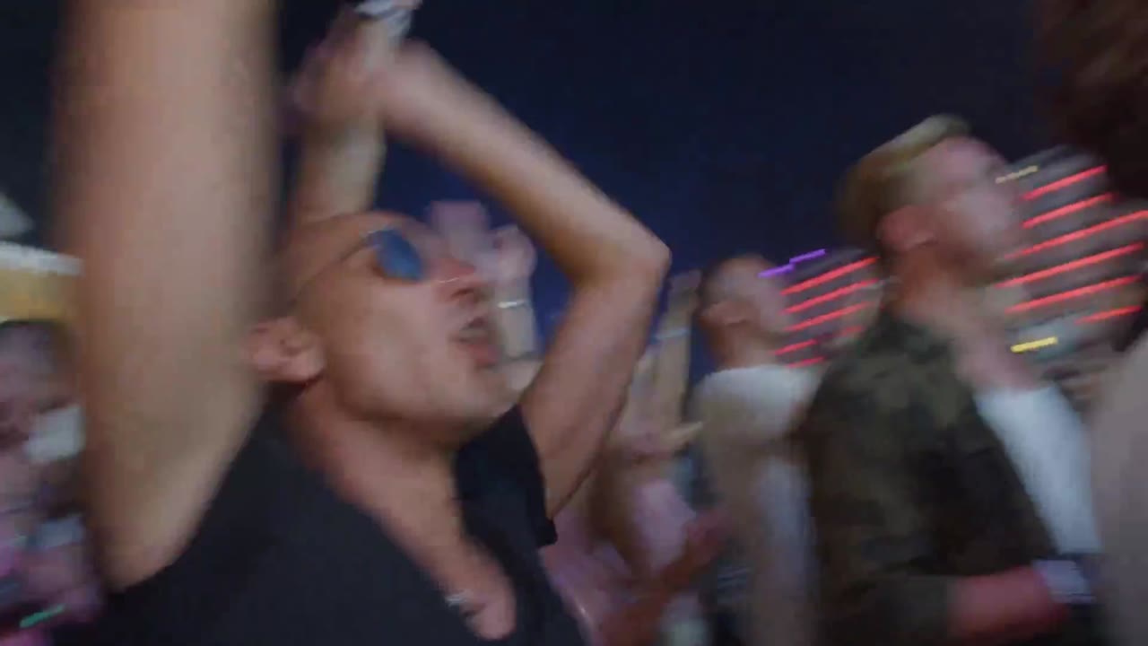 Avicii: Buổi Diễn Cuối Cùng Của Tôi - cảnh 1