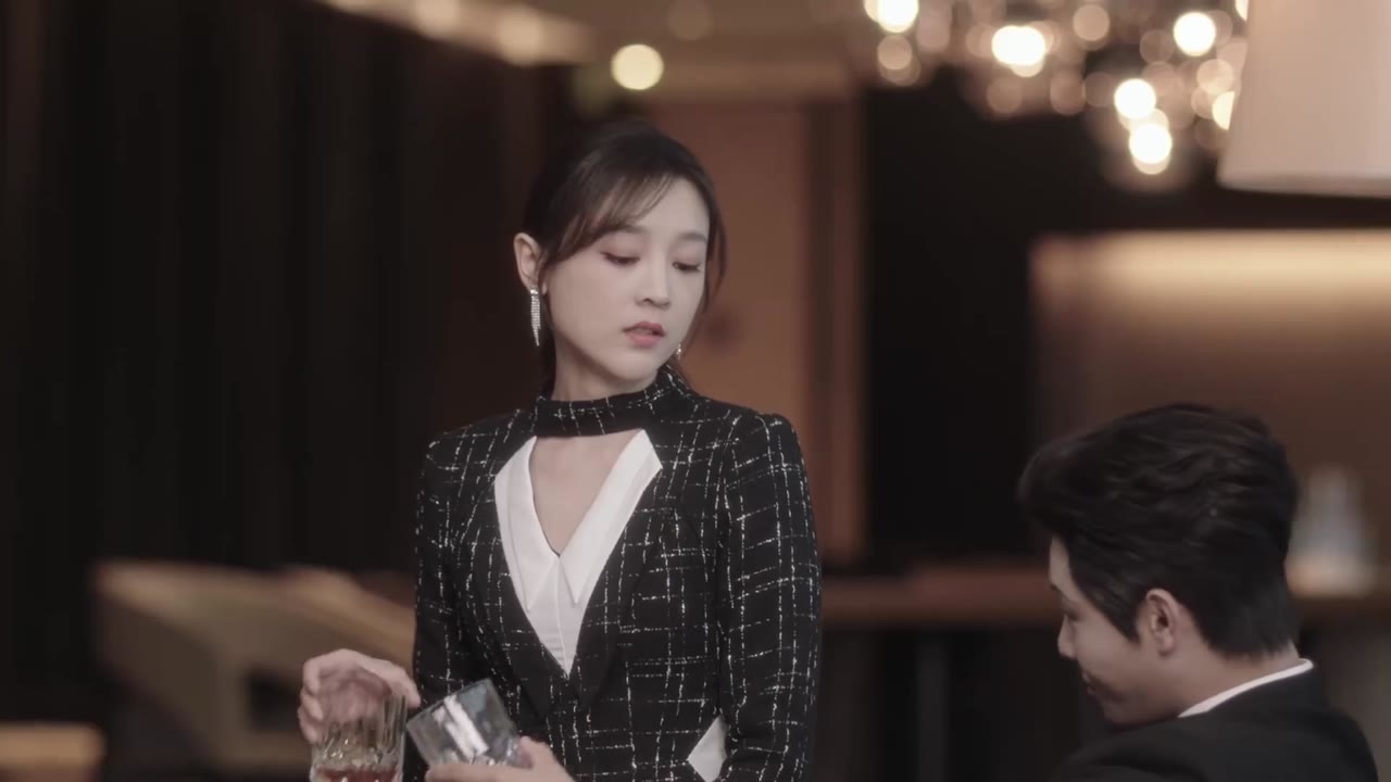 Cô Ấy Đạp Gió Mà Tới tập 4 cảnh 3