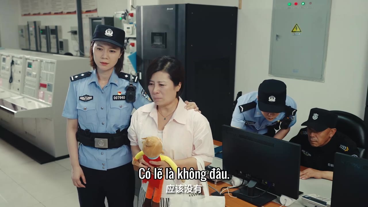 Chuyện Phòng Cảnh Sát tập 4 cảnh 2