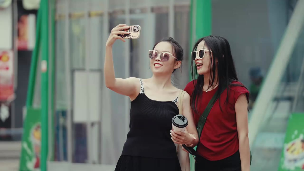 Chuyện Phòng Cảnh Sát tập 11 cảnh 3