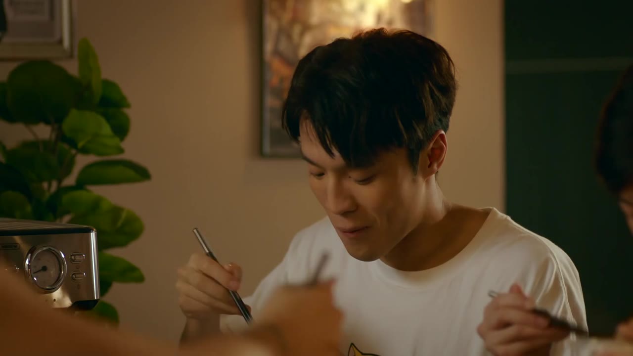 Em Không Phải Cô Ấy tập 3 cảnh 3