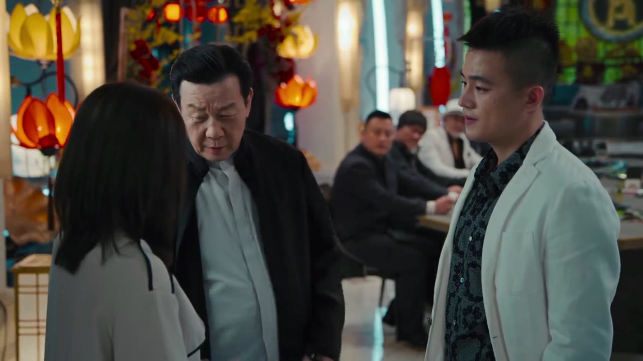 Trắng Đen Sáng Tỏ tập 1