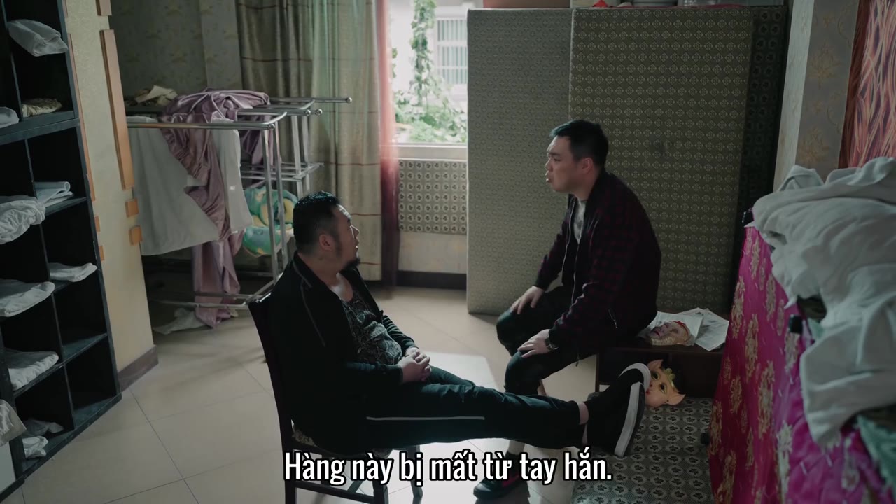 Trắng Đen Sáng Tỏ tập 6 cảnh 2