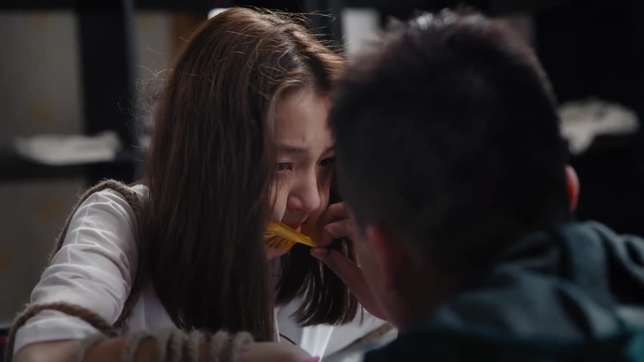 Trắng Đen Sáng Tỏ tập 7