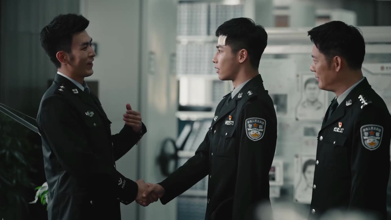 Trắng Đen Sáng Tỏ tập 9 cảnh 2
