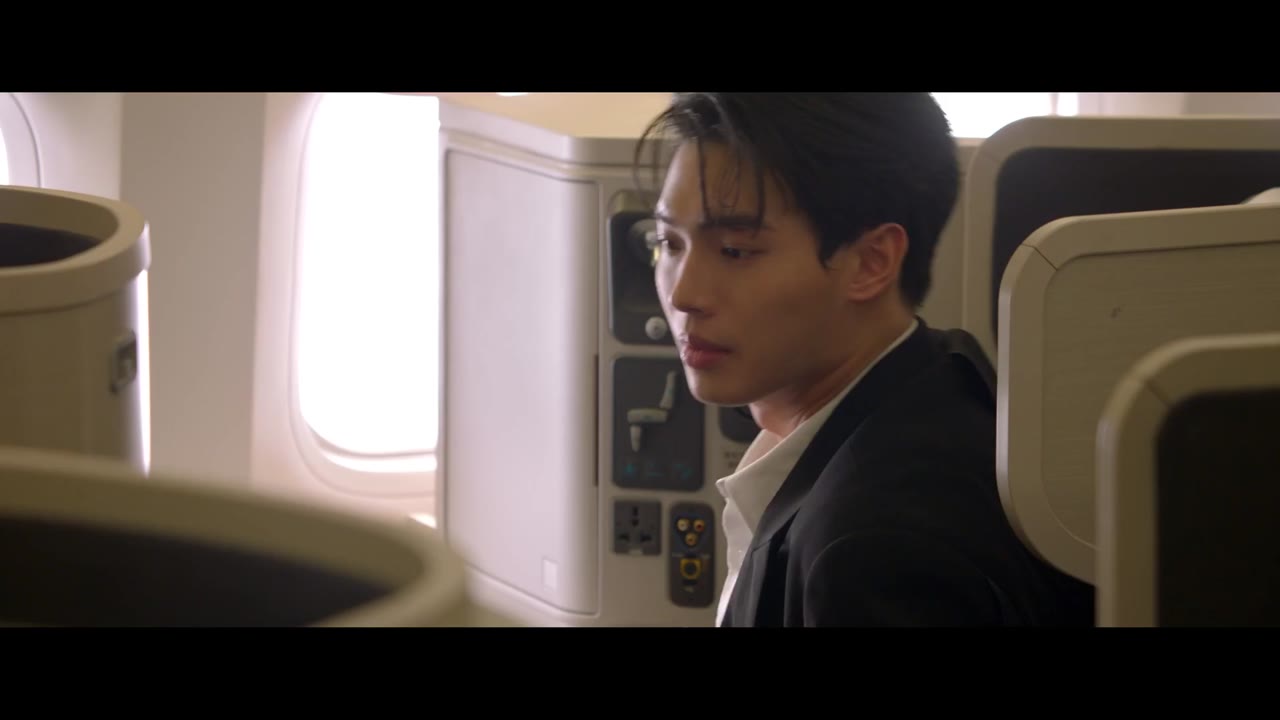 Dưới Bầu Trời Song Song - cảnh 2