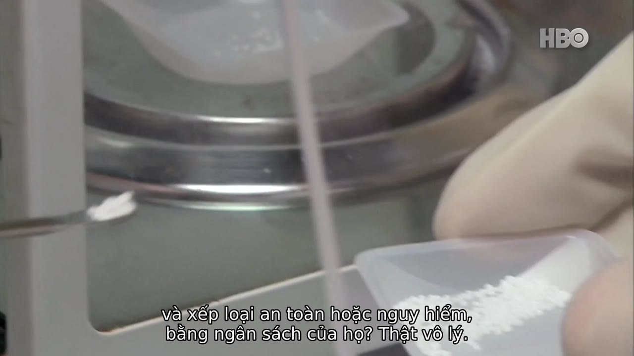 Ghế Nóng Độc Hại - cảnh 3