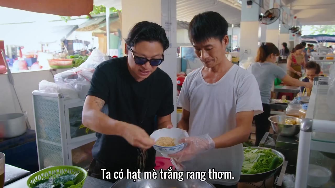 Luke Nguyễn trên chuyến tàu Bắc Nam tập 5 cảnh 3