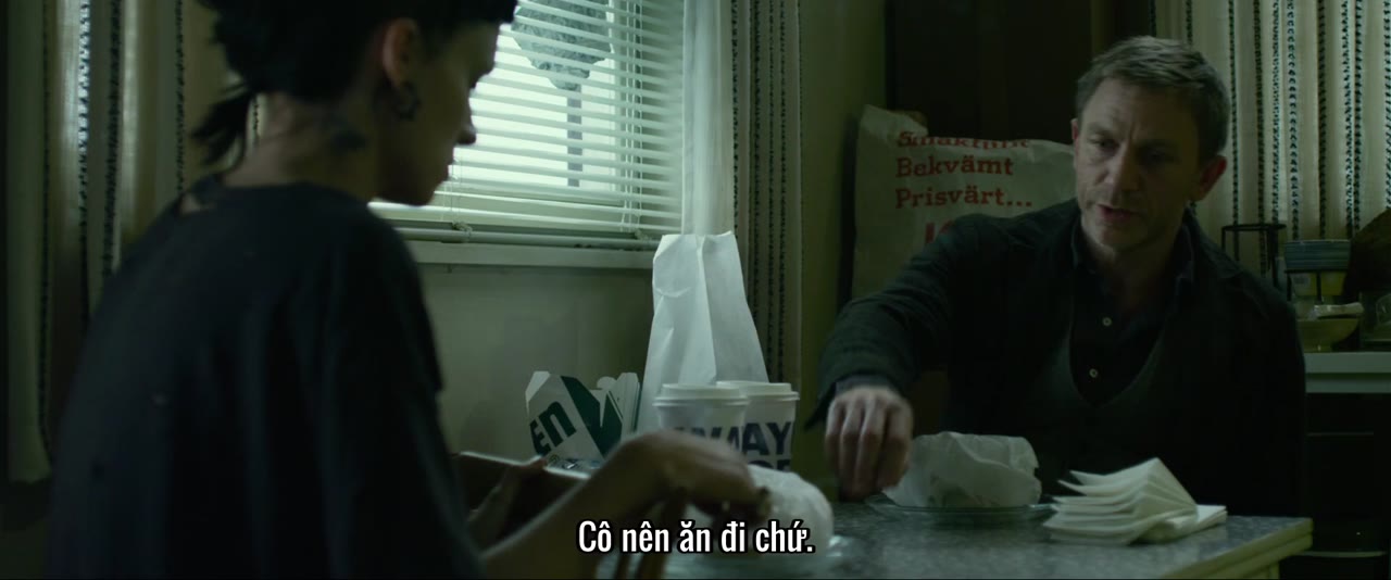 Cô Gái Có Hình Xăm Rồng tập 1 cảnh 2