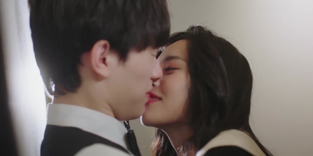 Ôm Nhau Trong Đêm Tối tập 18 cảnh 2