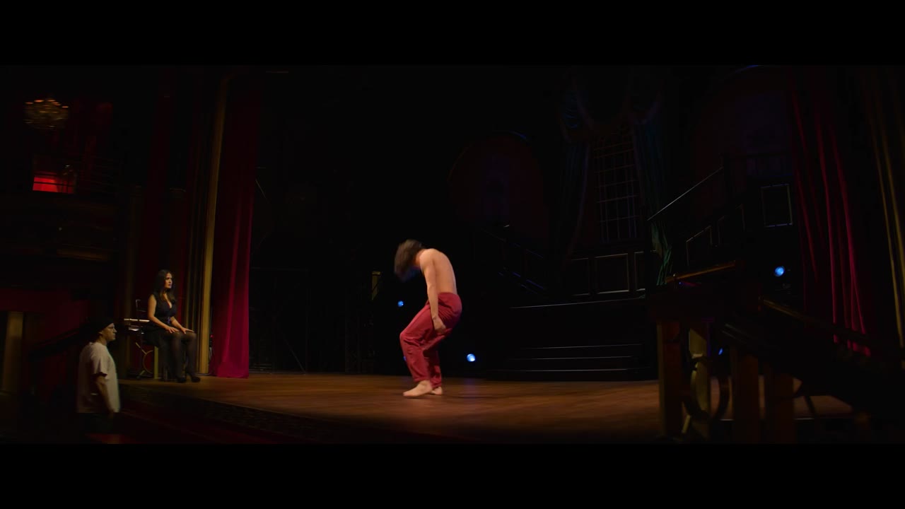 Magic Mike: Vũ Điệu Cuối Cùng tập 1 cảnh 2