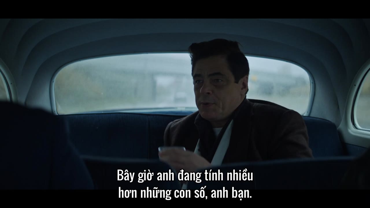 No Sudden Move tập 1 cảnh 2