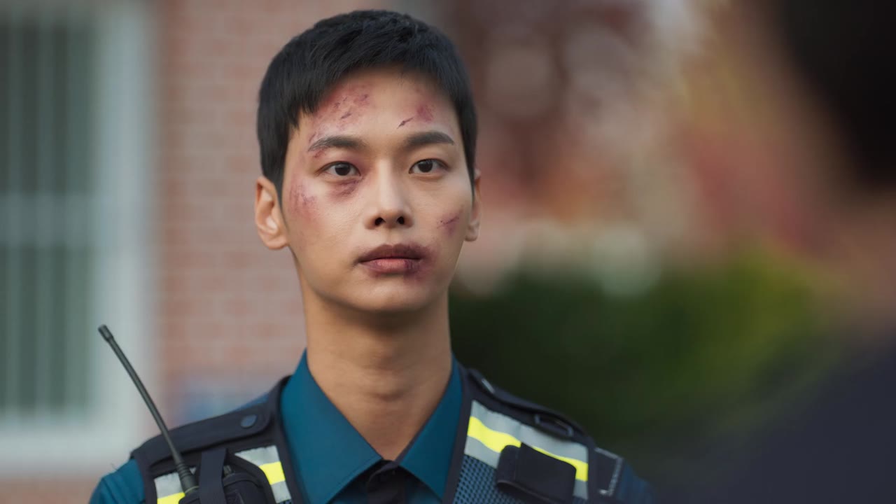Người Hùng Điên Rồ (Bad and Crazy) tập 1 cảnh 2