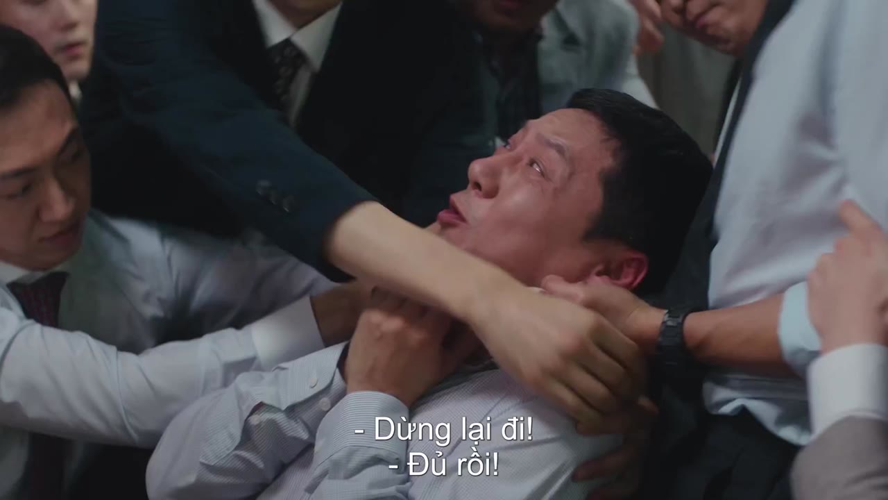 Bờ Vực Của Sự Điên Rồ tập 32