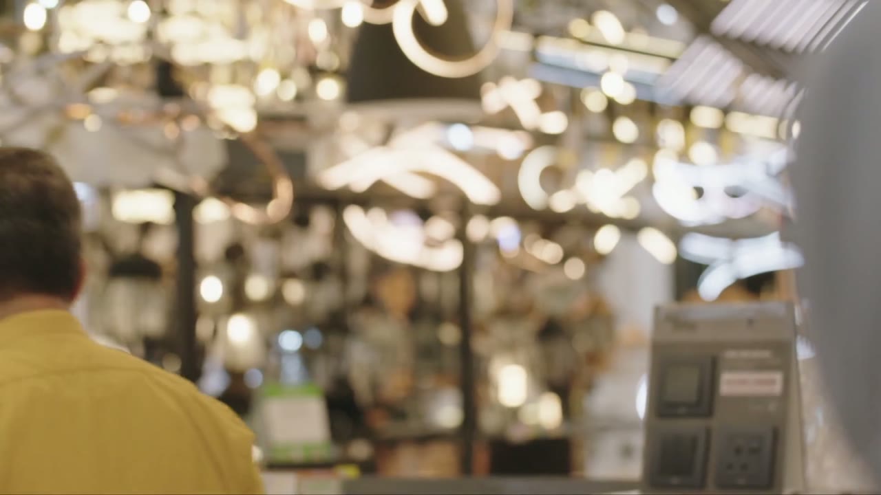 Thariq Ridzuwan: Kho báu của anh tập 2 cảnh 2