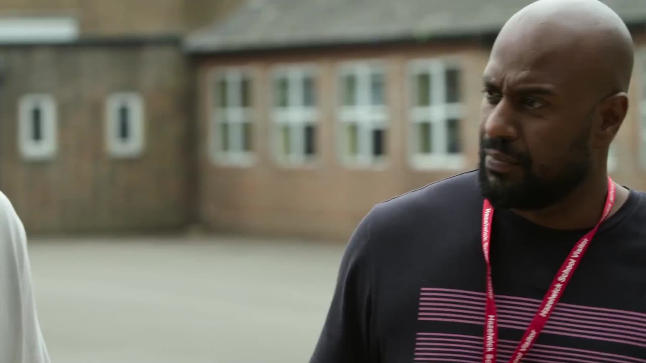 Romesh Ranganathan: Người hoài nghi tập 2 cảnh 2