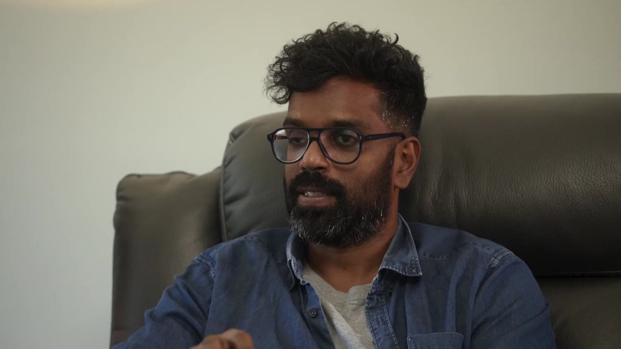 Romesh Ranganathan: Người hoài nghi tập 2 cảnh 3