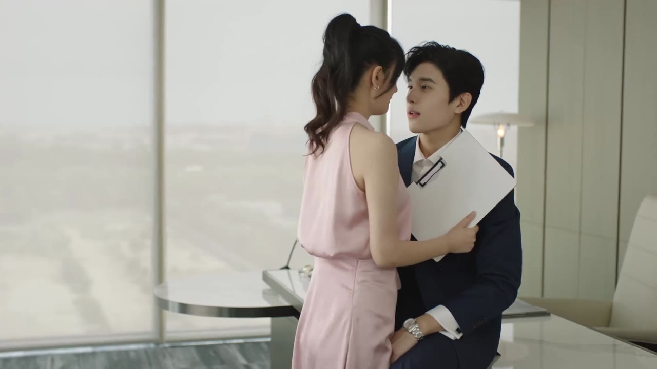 Thư Ký Bạch Ngày Nào Cũng Muốn Từ Chức tập 21 cảnh 2