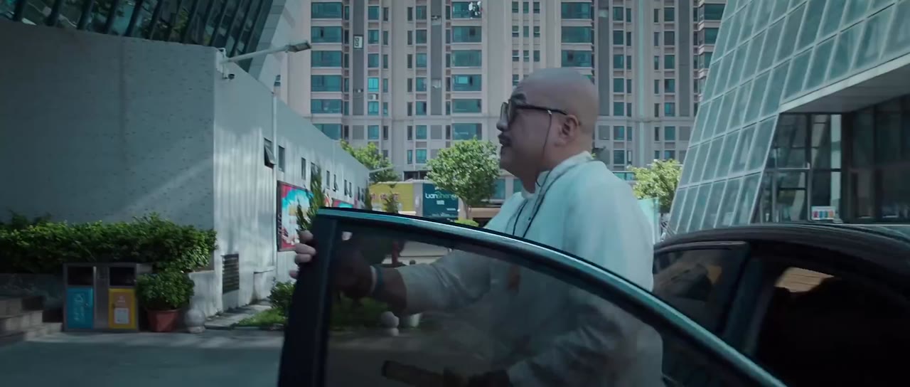 Bên Ngoài Tòa Án tập 3 cảnh 3