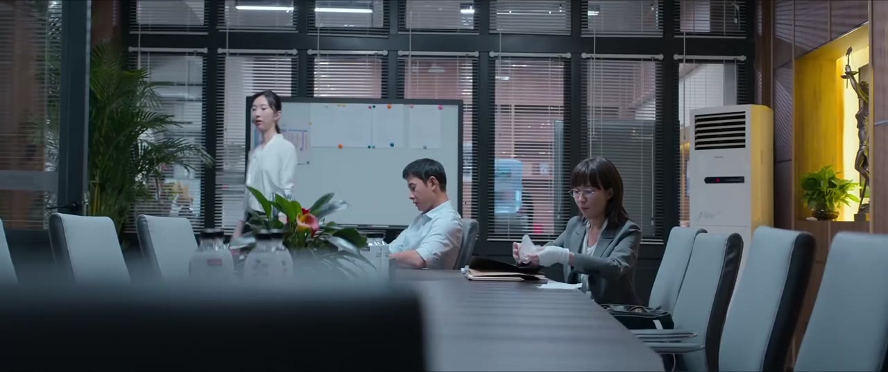 Bên Ngoài Tòa Án tập 10 cảnh 2