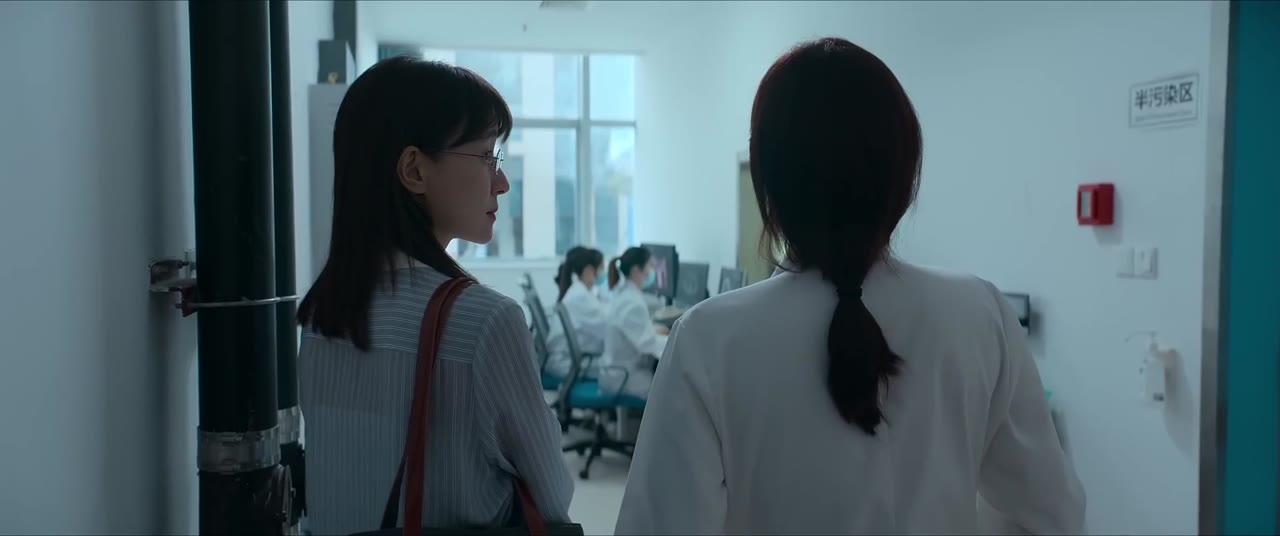 Bên Ngoài Tòa Án tập 11 cảnh 2