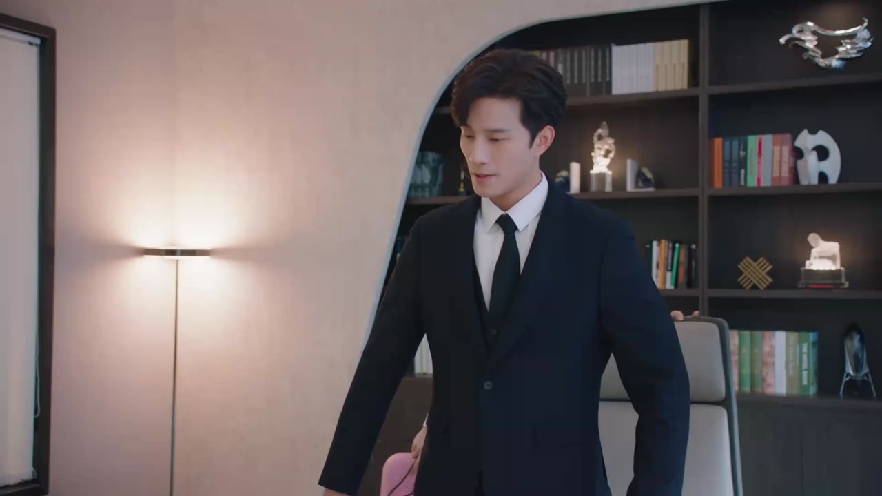 Cô Gái Ngoài Hành Tinh Sài Tiểu Thất tập 2 cảnh 2
