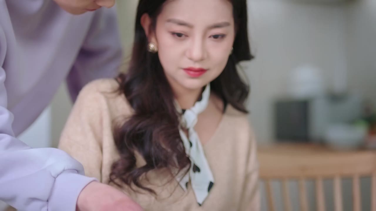 Bí Mật Của Anh Ấy Và Cô Ấy tập 16