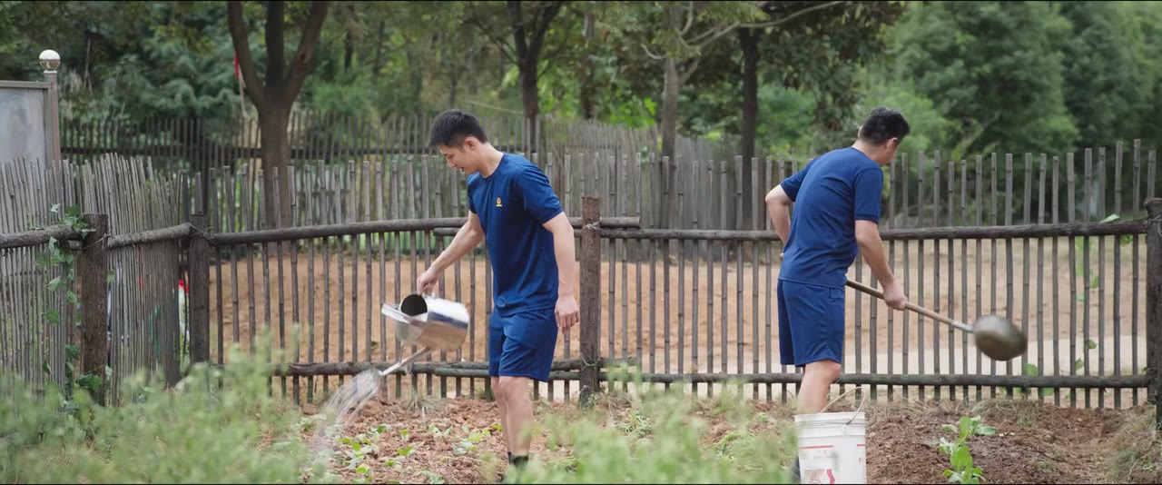 Anh Ấy Bước Ra Từ Ánh Lửa tập 37 cảnh 2