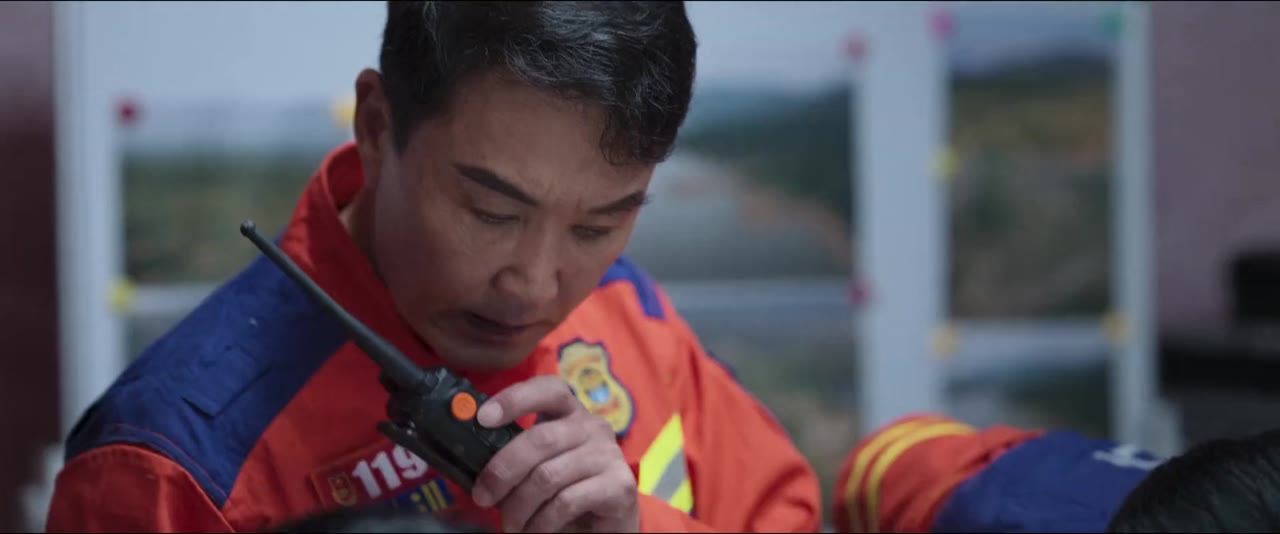 Anh Ấy Bước Ra Từ Ánh Lửa tập 40