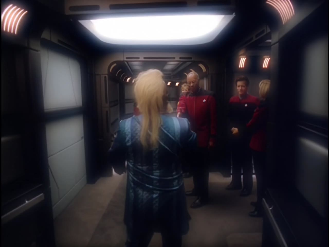 Star Trek: Voyager (Phần 5) tập 14 cảnh 2