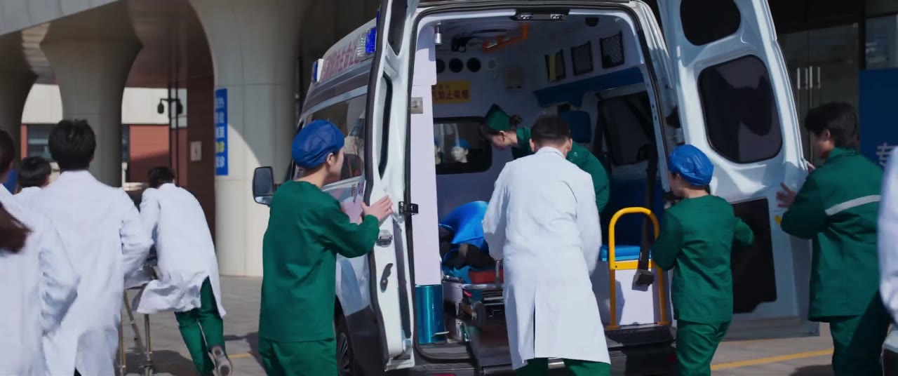 Phòng Phẫu Thuật Trực Tuyến tập 12 cảnh 2